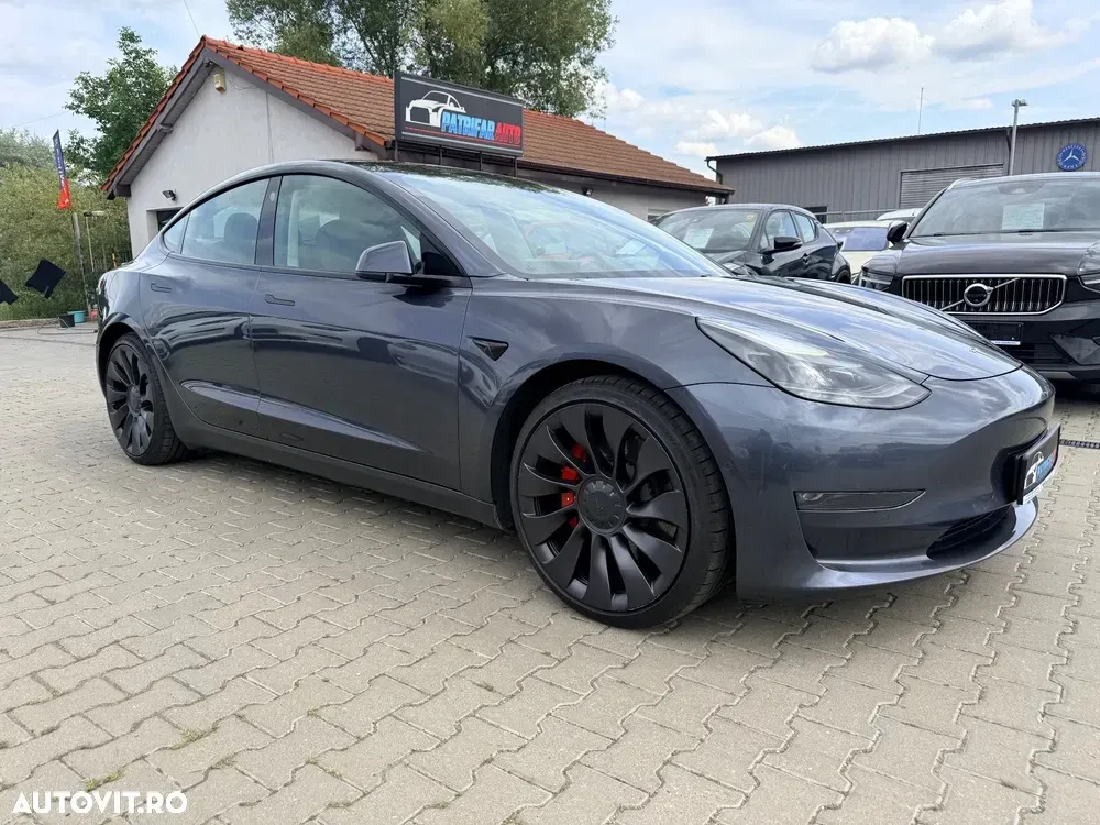 Tesla Model 3 — imagine 5