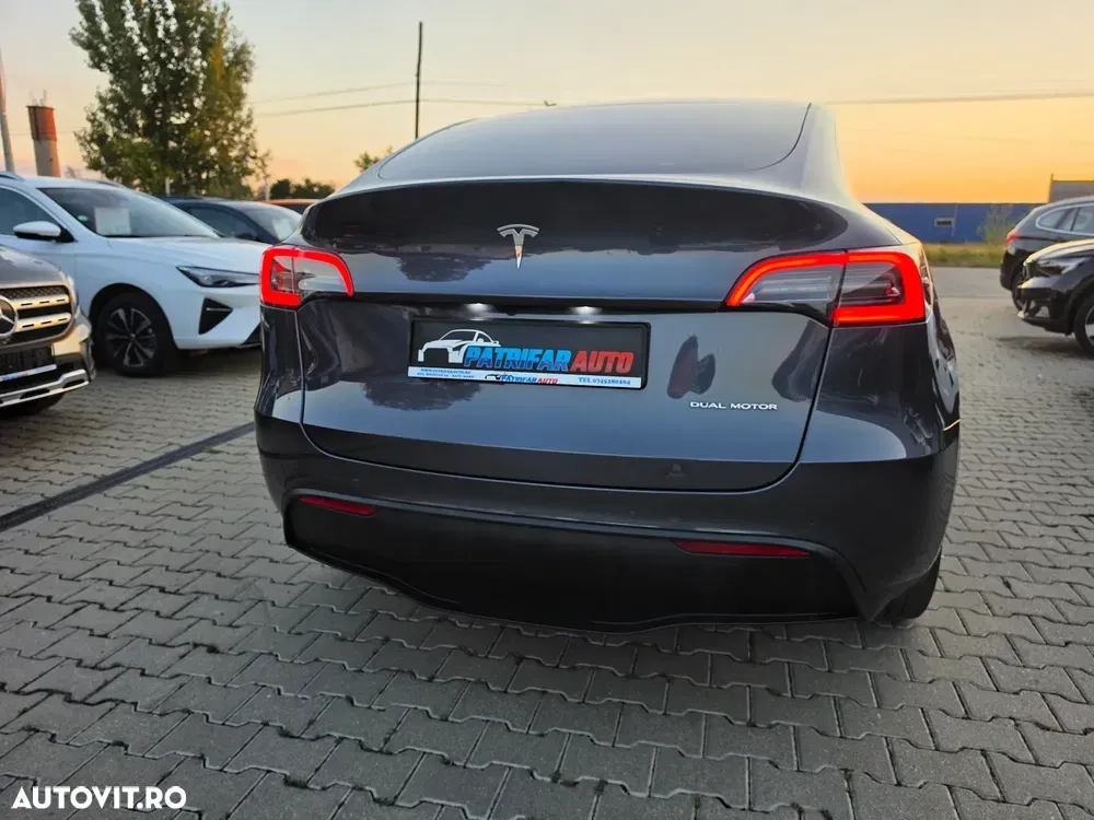 Tesla Model Y — imagine 3