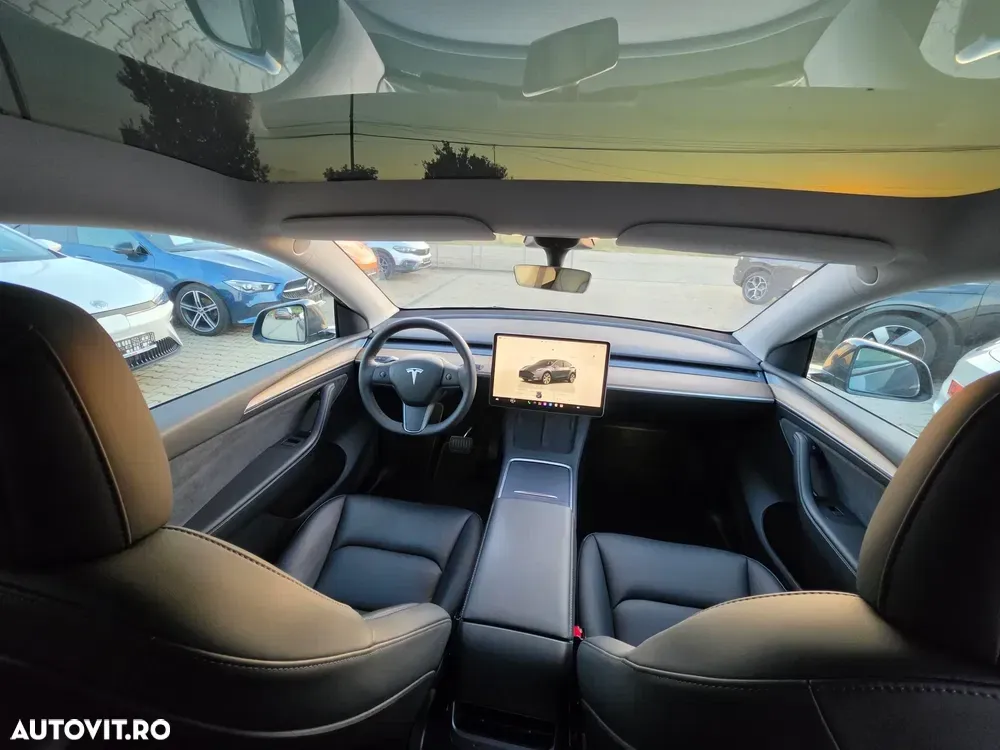 Tesla Model Y — imagine 6