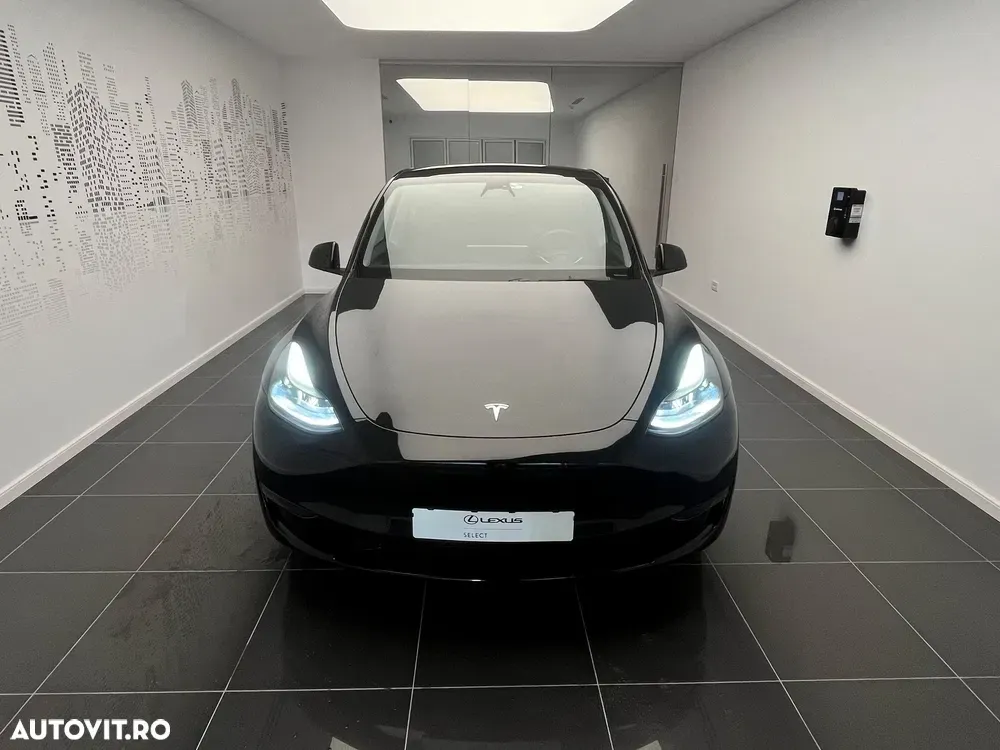 Tesla Model Y — imagine 3