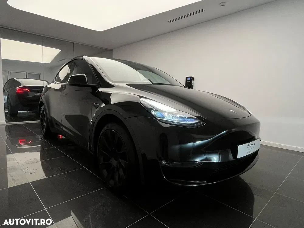 Tesla Model Y — imagine 5