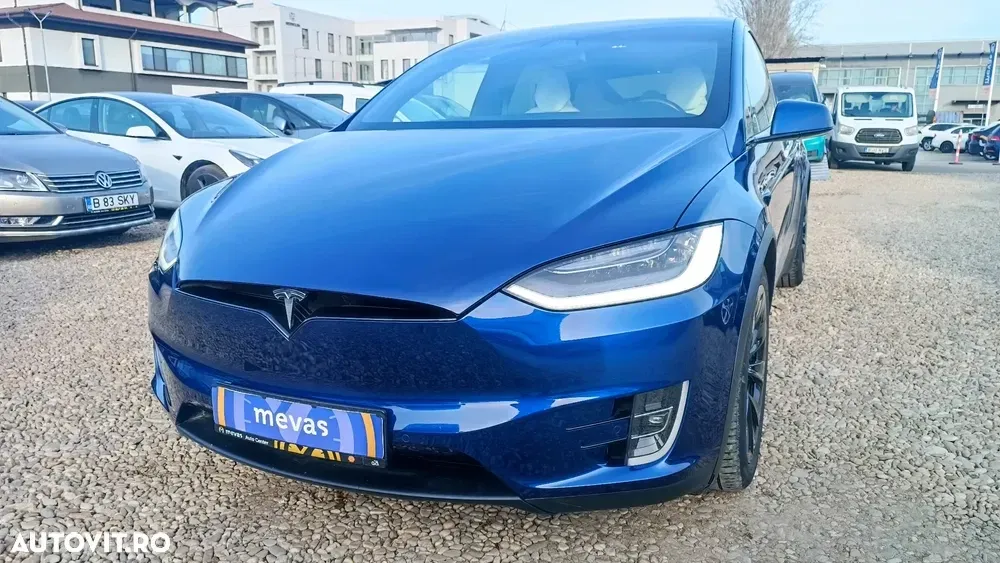 Tesla Model X — imagine 5