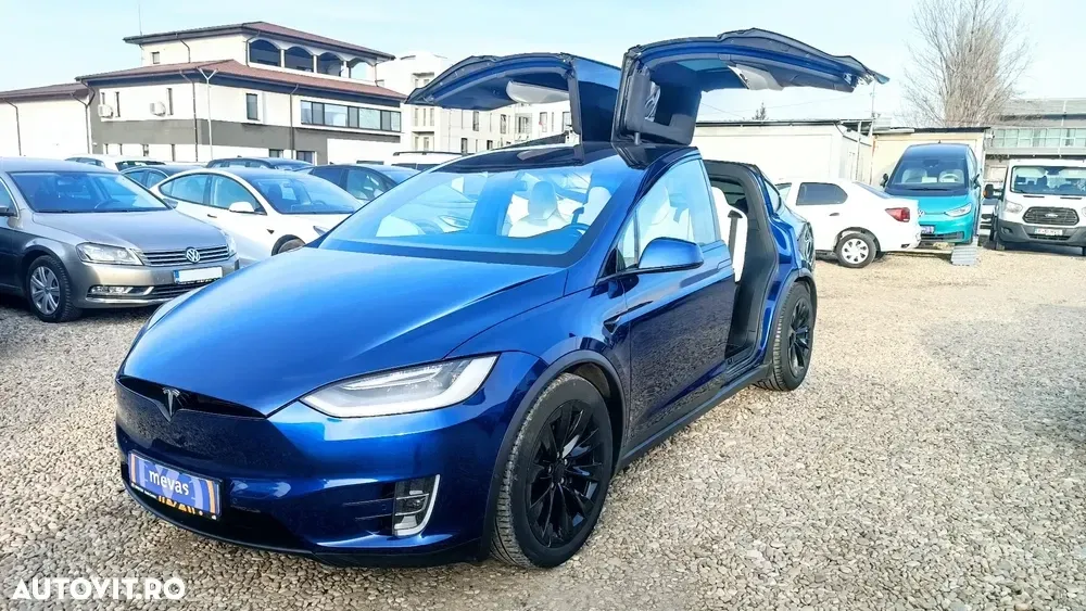 Tesla Model X — imagine 4