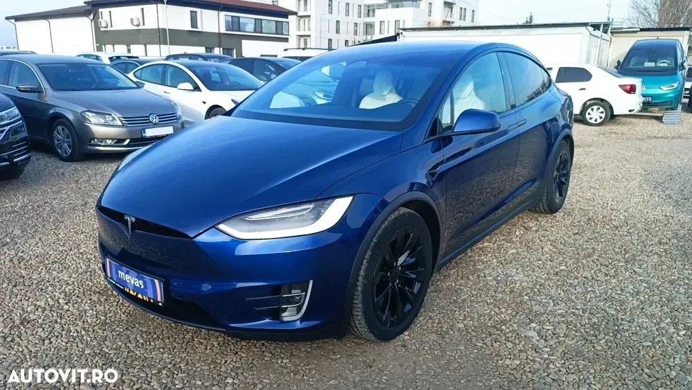 Tesla Model X — imagine 3