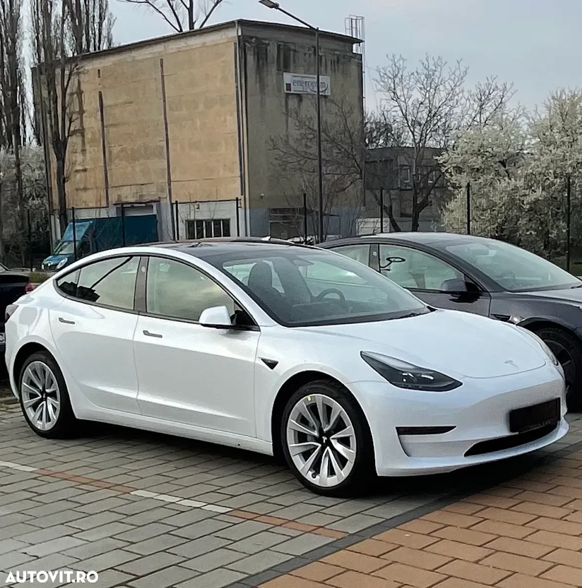 Tesla Model 3 — imagine 6