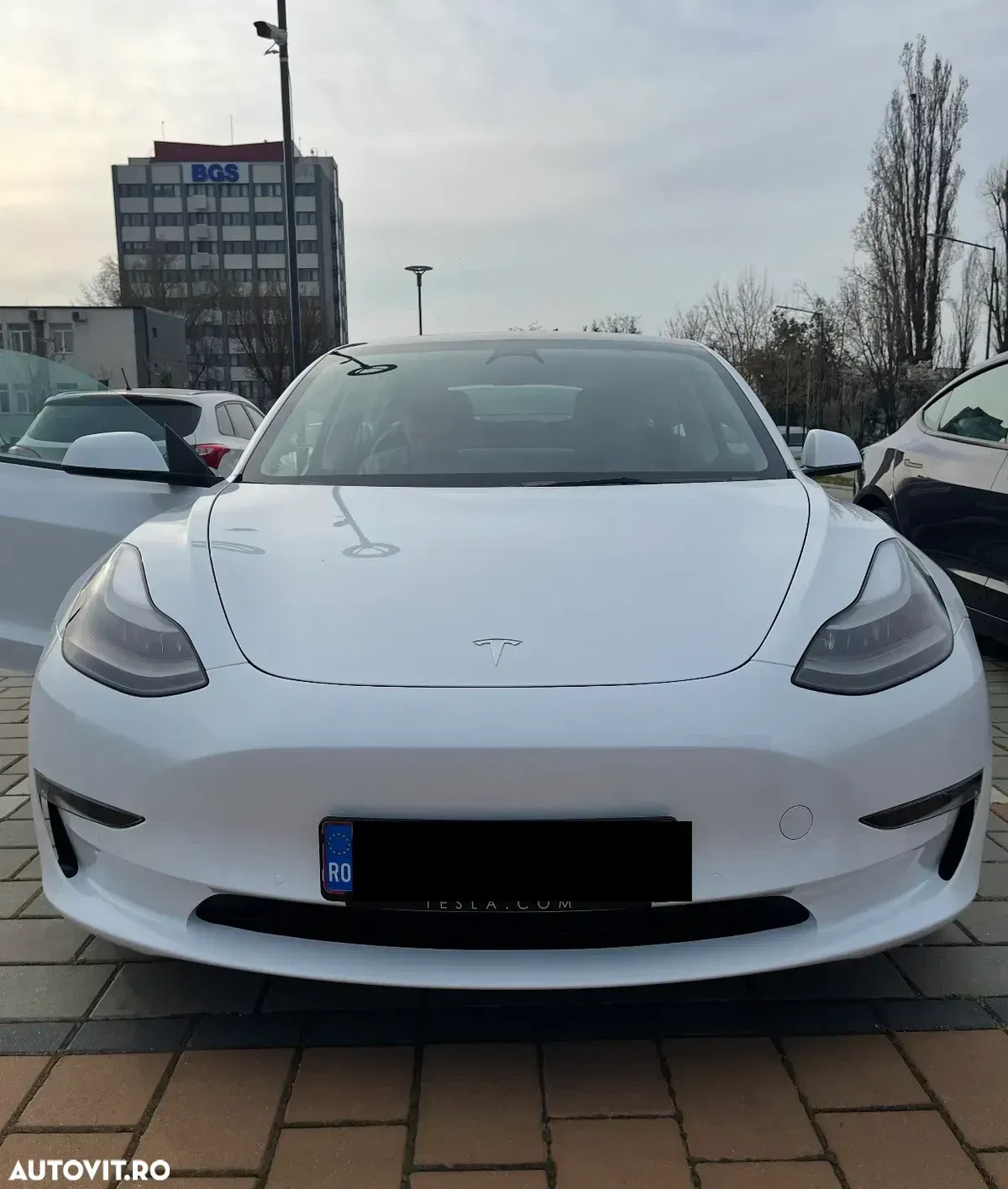 Tesla Model 3 — imagine 4