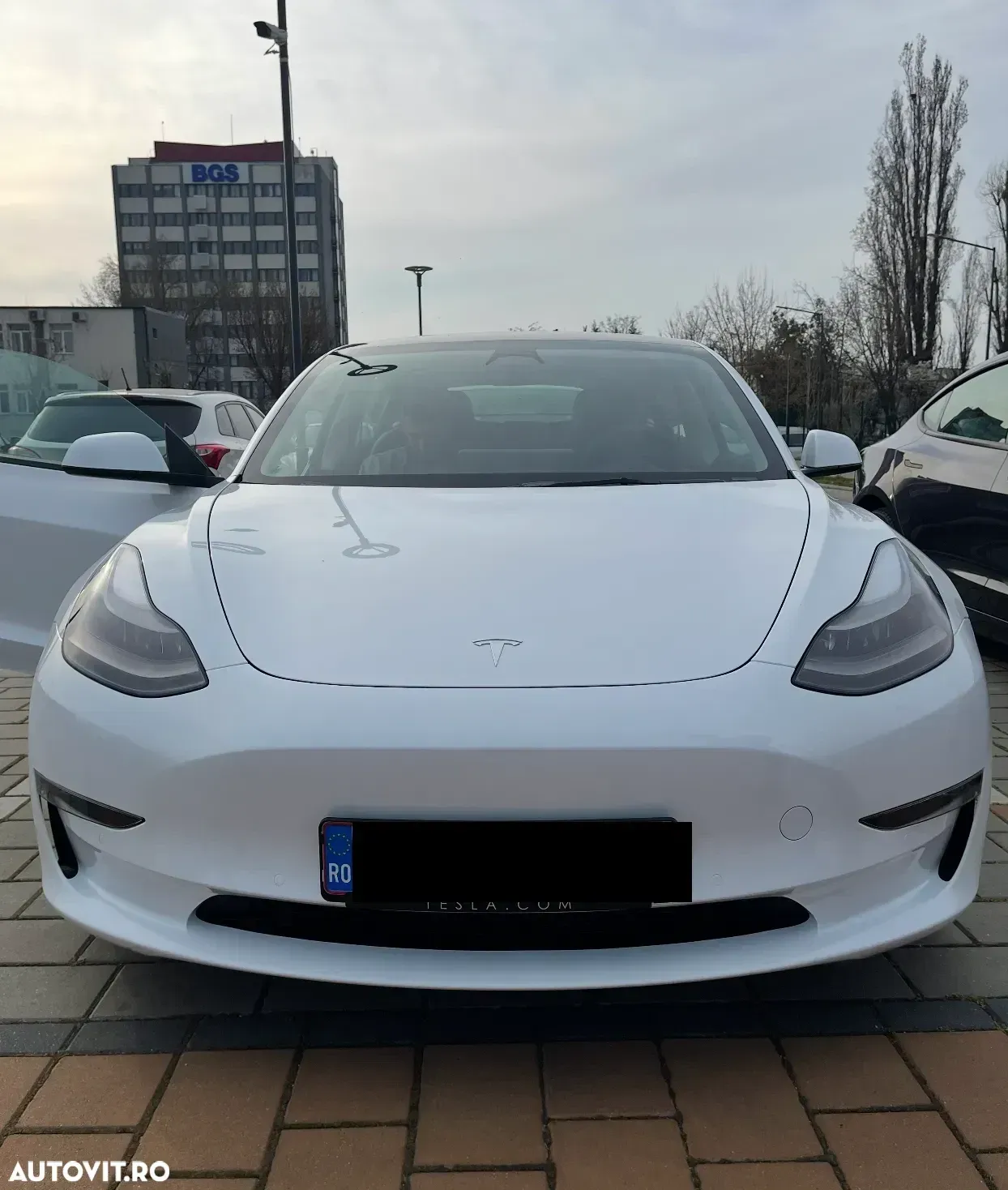 Tesla Model 3 — imagine 5