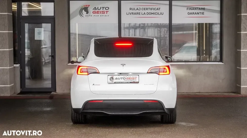 Tesla Model Y — imagine 6