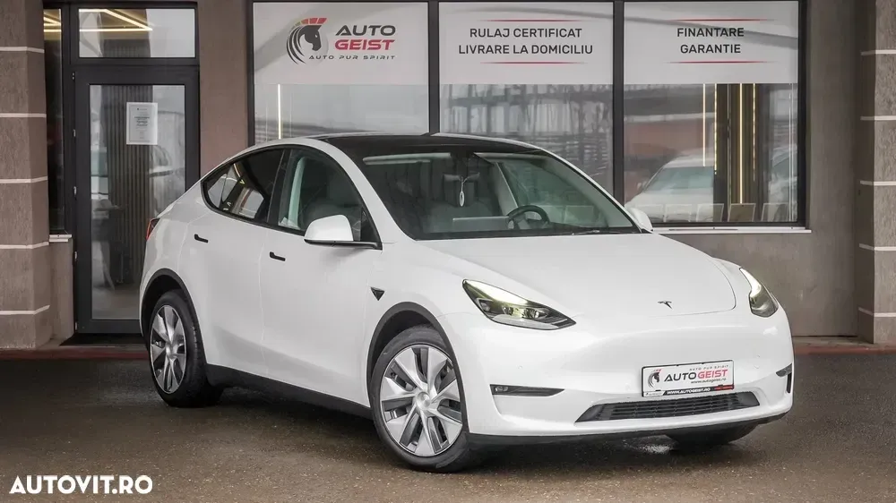 Tesla Model Y — imagine 3