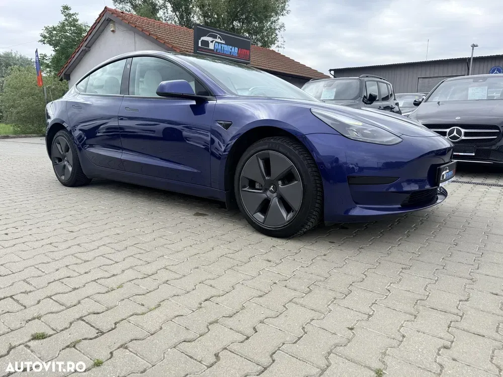 Tesla Model 3 — imagine 2