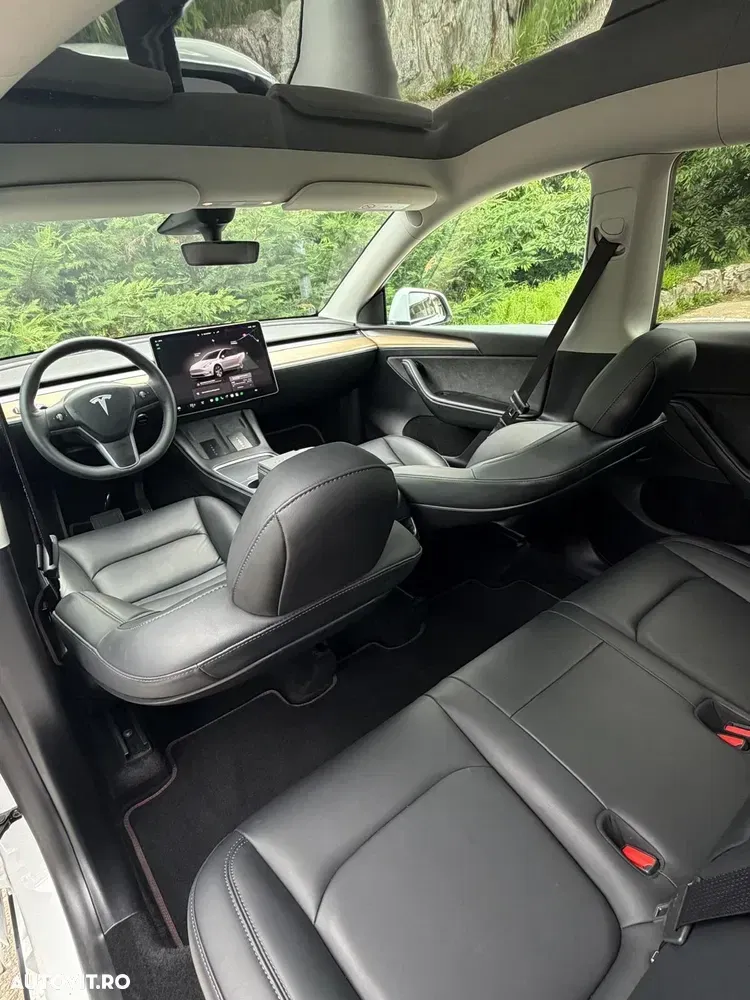 Tesla Model Y — imagine 5