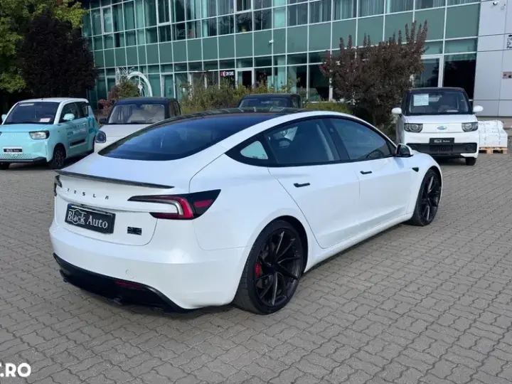 Tesla Model 3 Performance