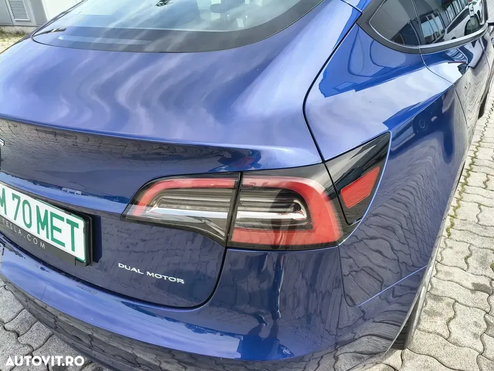 Tesla Model 3 — imagine 3
