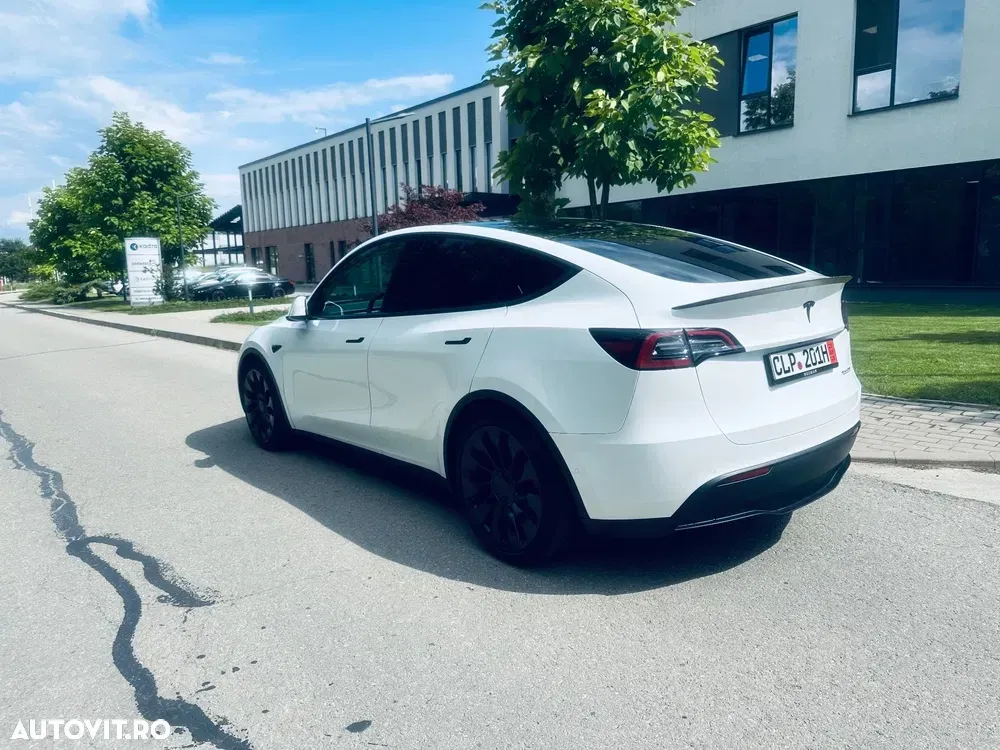 Tesla Model Y — imagine 3