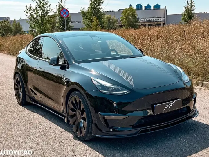 Tesla Model Y AWD Performance