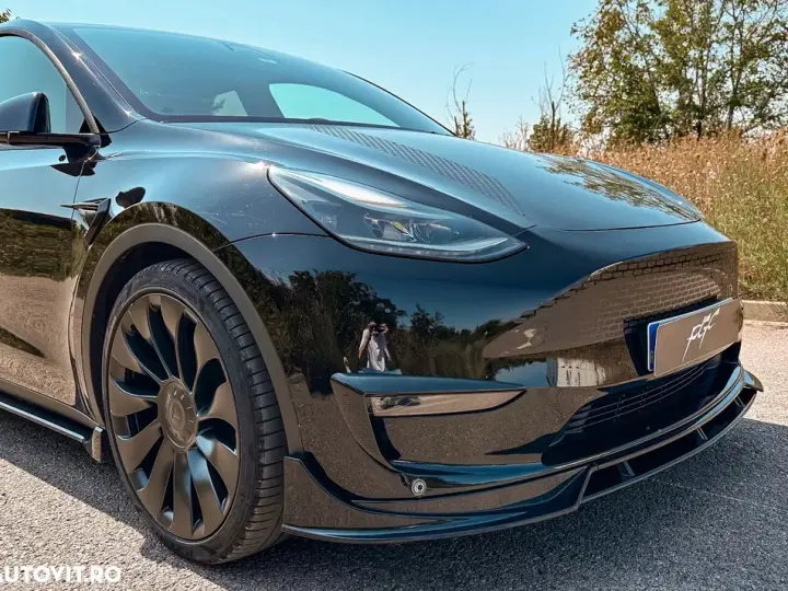 Tesla Model Y AWD Performance