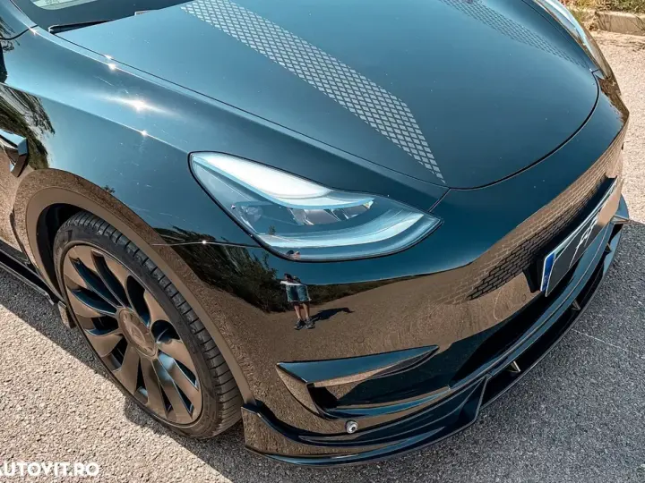 Tesla Model Y AWD Performance