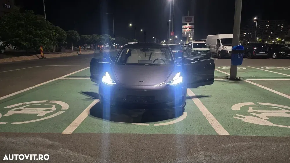 Tesla Model 3 — imagine 2