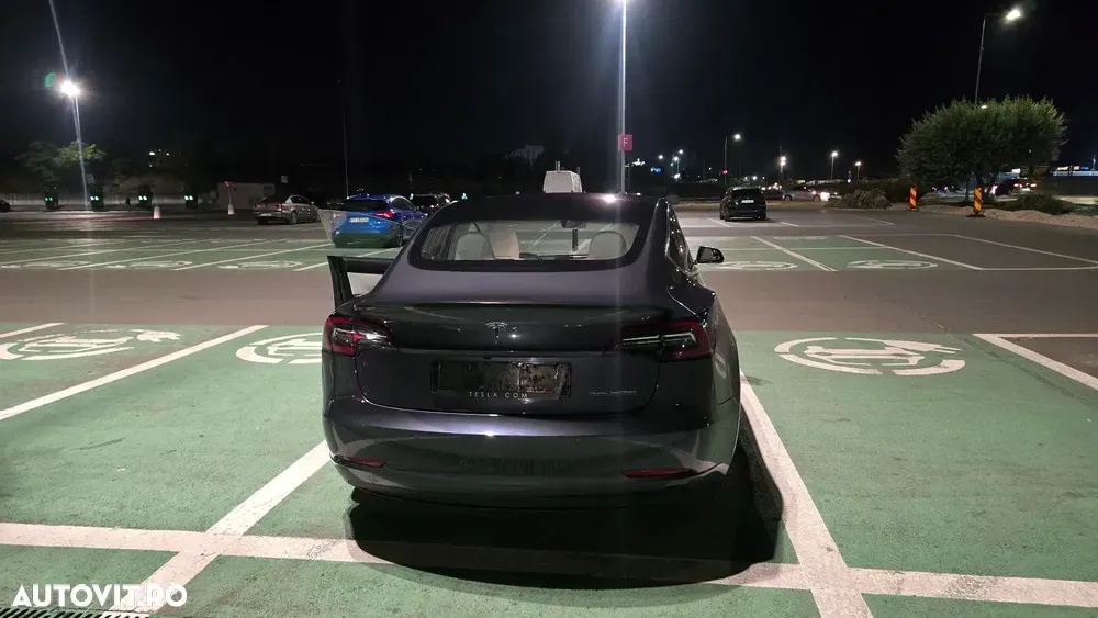 Tesla Model 3 — imagine 6