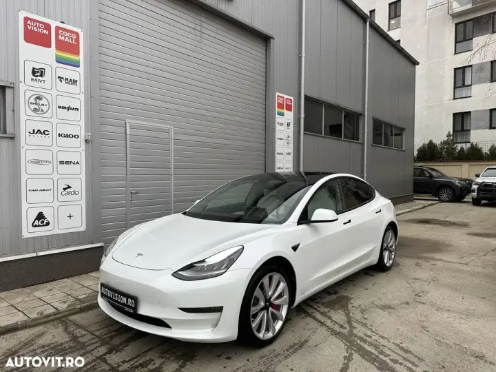 Tesla Model 3 Langstreckenbatterie Allradantrieb Dual Motor Performance