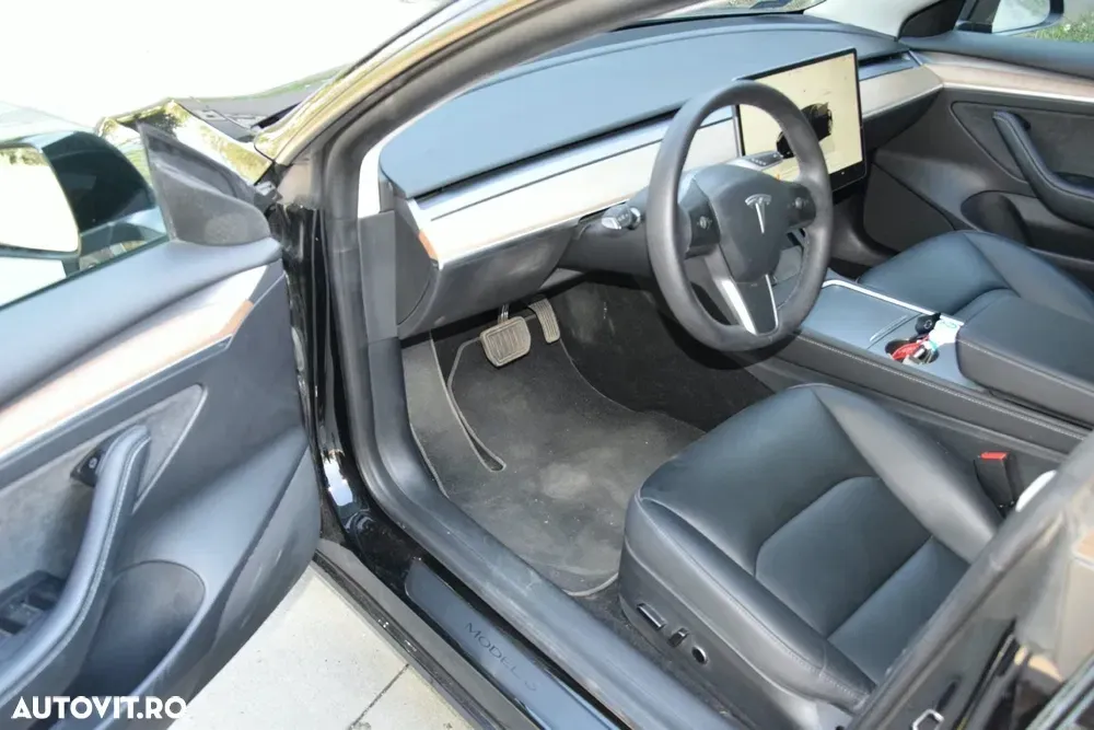 Tesla Model 3 — imagine 3
