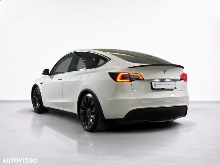 Tesla Model Y AWD Performance
