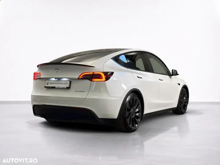 Tesla Model Y AWD Performance
