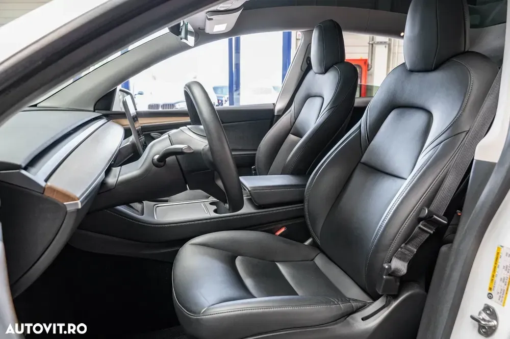 Tesla Model Y — imagine 6