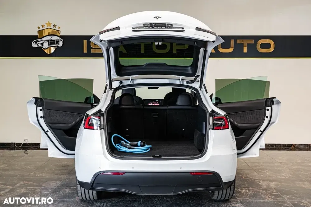 Tesla Model Y — imagine 3