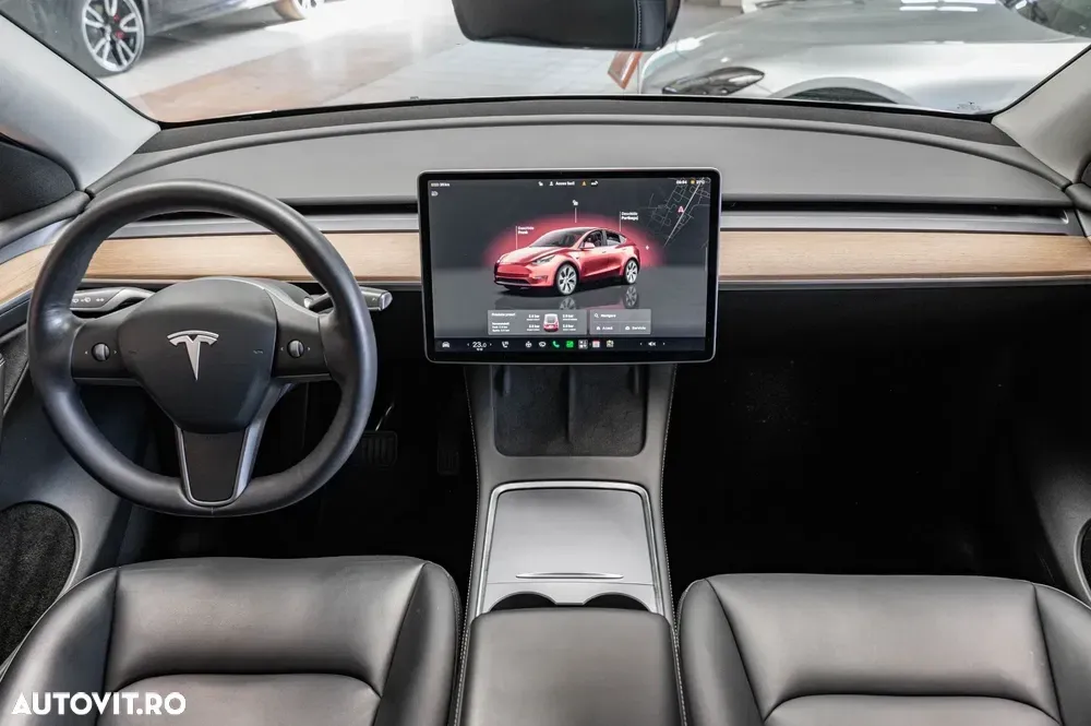 Tesla Model Y — imagine 5