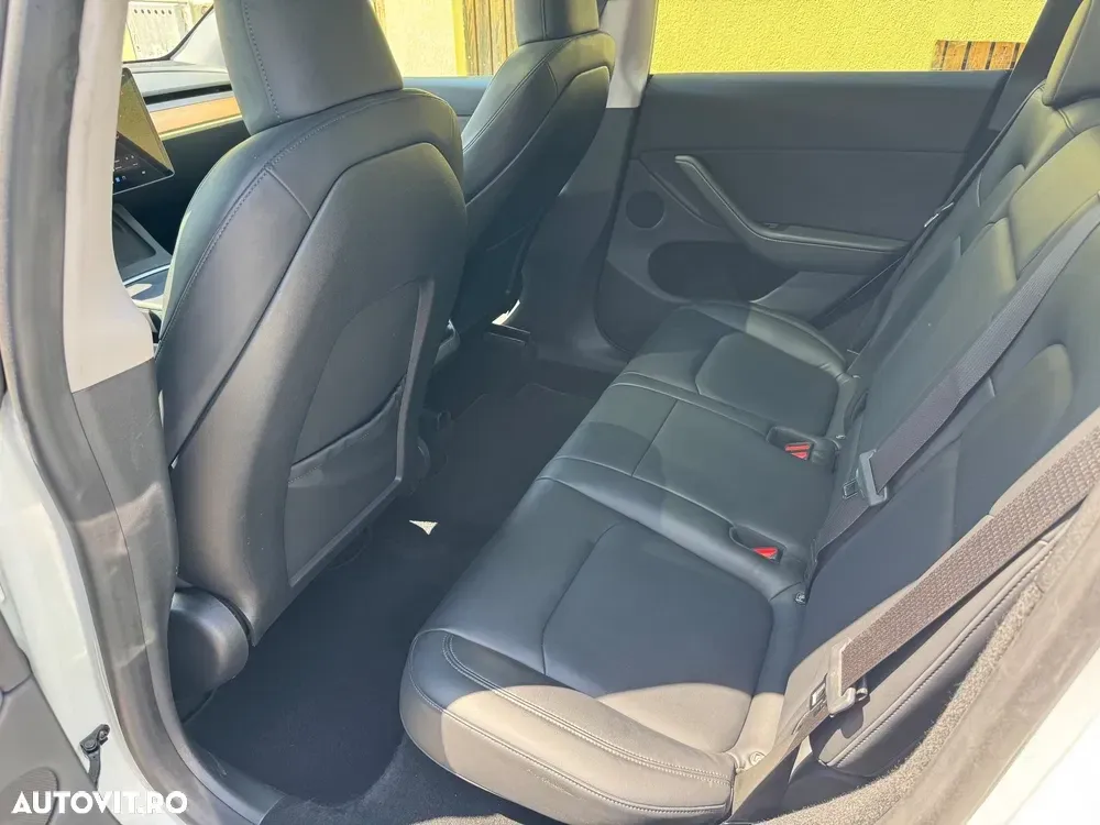 Tesla Model Y — imagine 6