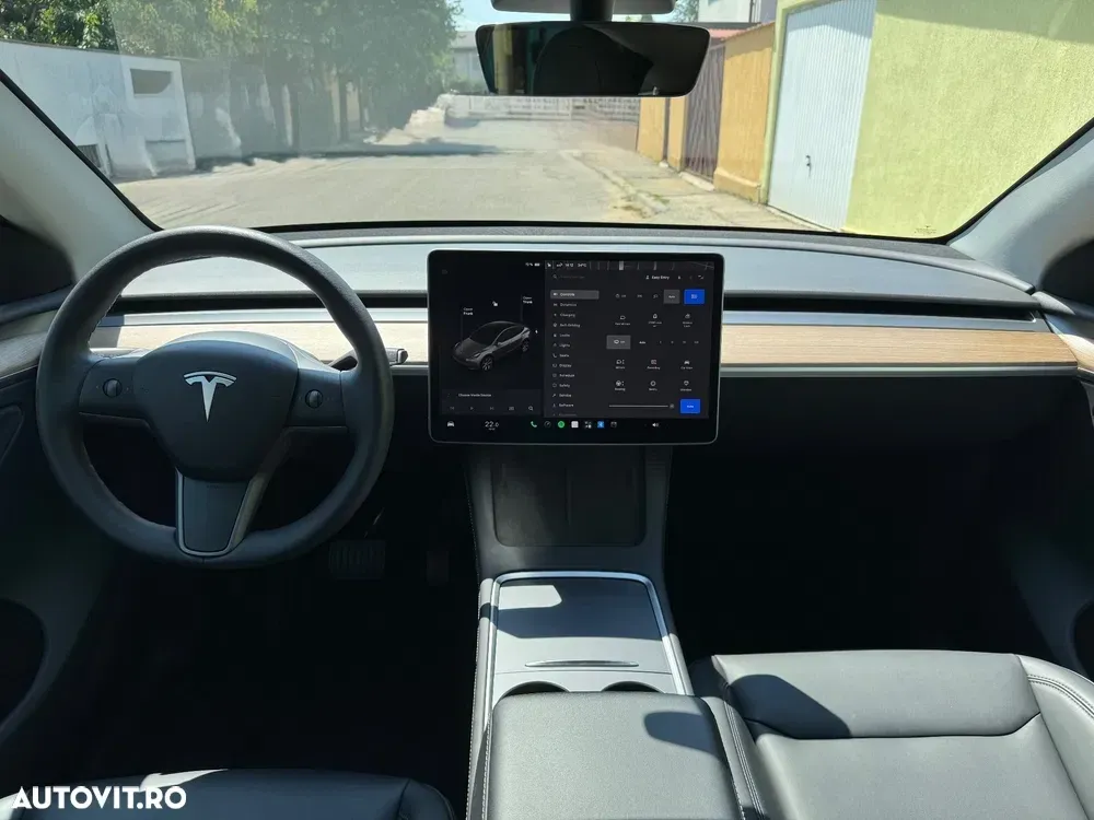 Tesla Model Y — imagine 5