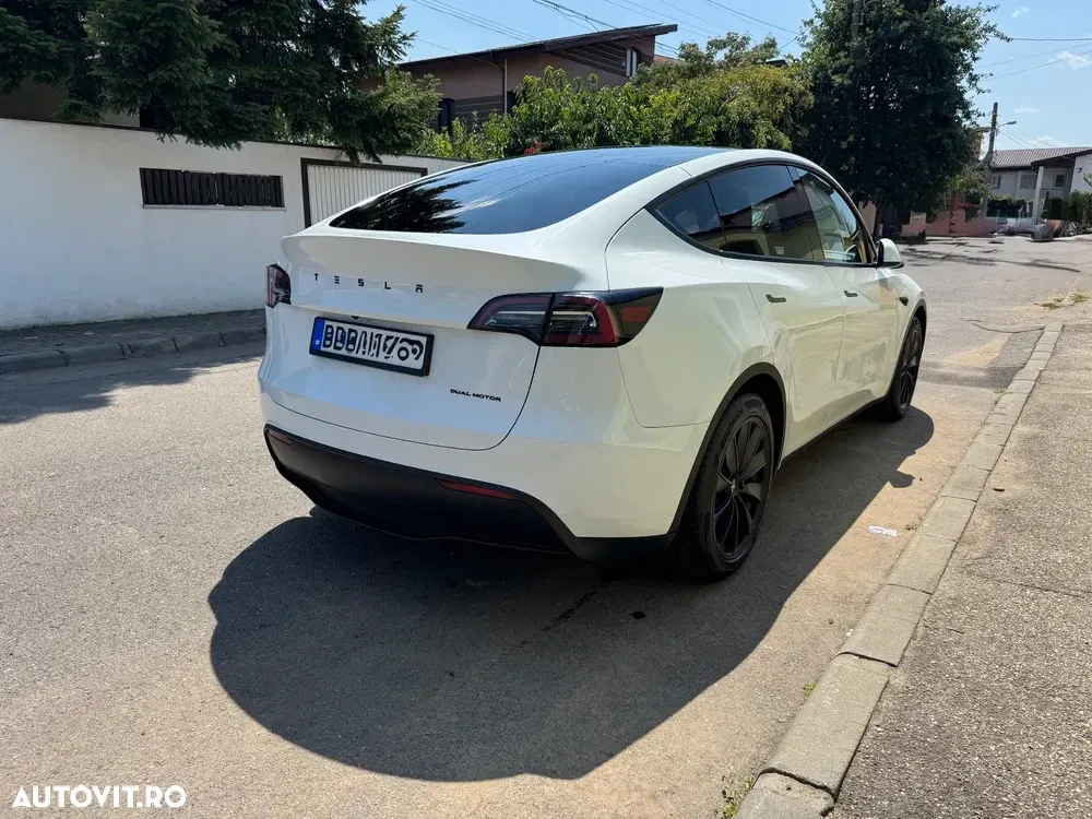 Tesla Model Y — imagine 3