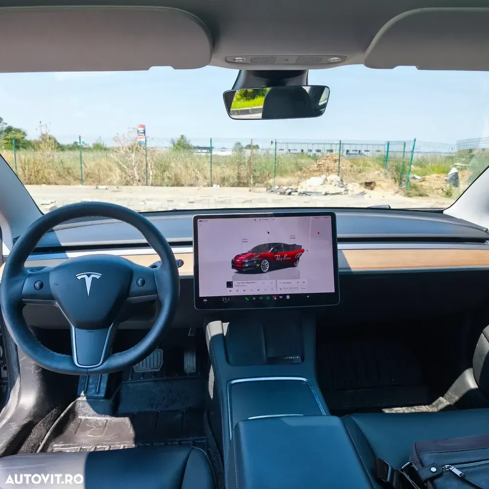 Tesla Model 3 — imagine 5