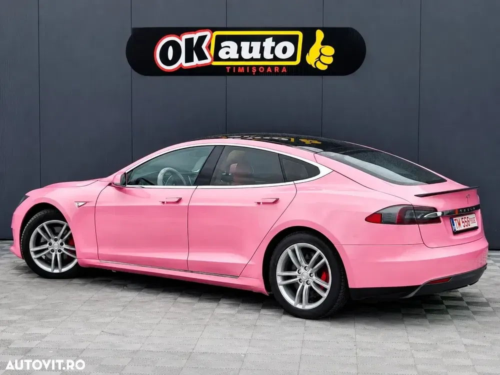 Tesla Model S — imagine 4