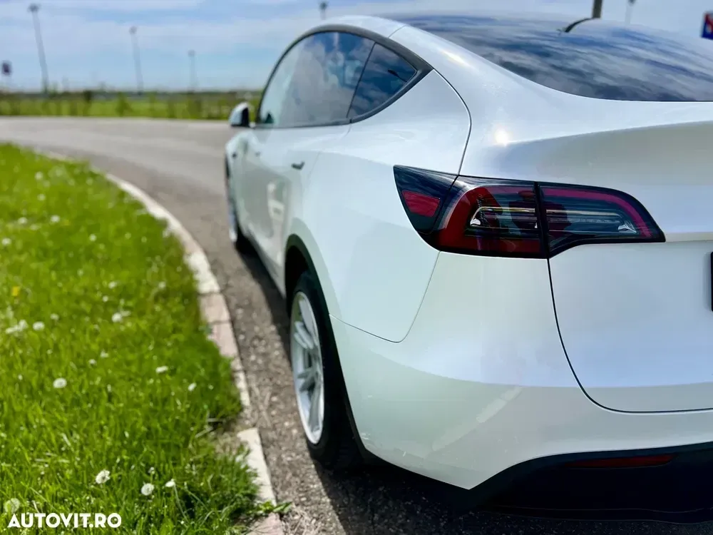 Tesla Model Y — imagine 3