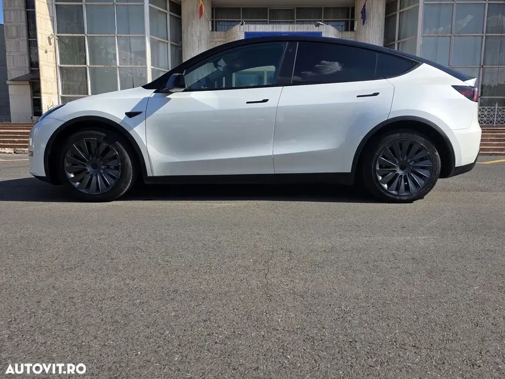 Tesla Model Y — imagine 3