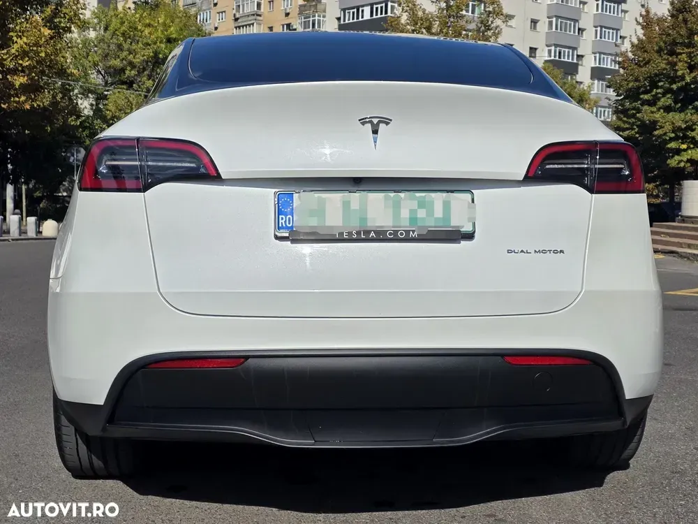 Tesla Model Y — imagine 5