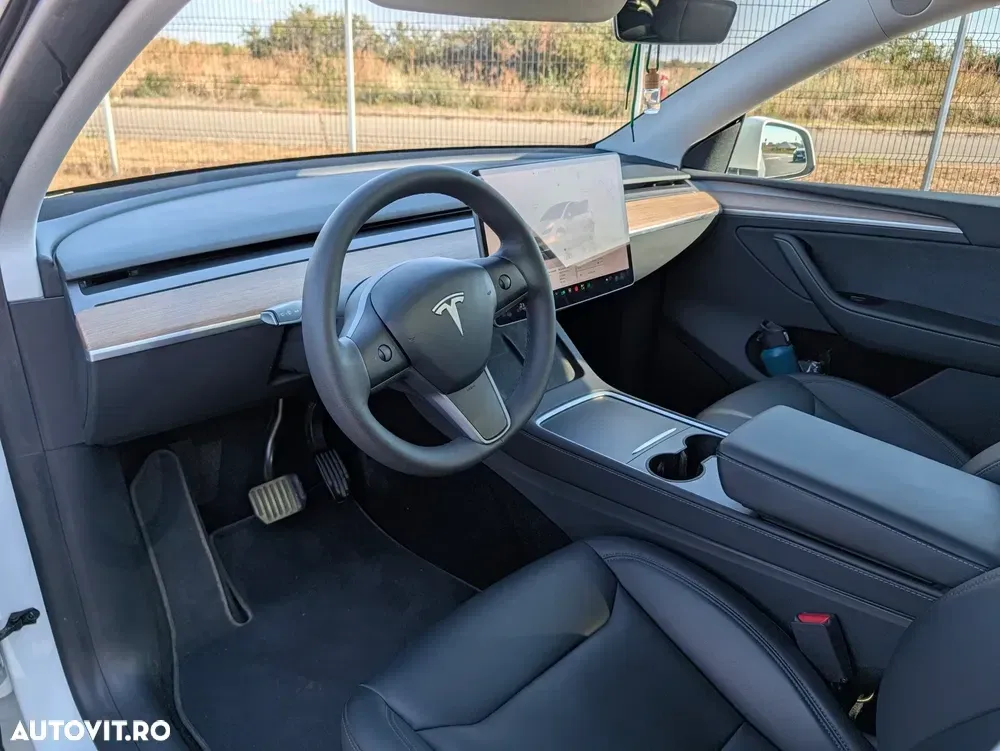 Tesla Model Y Long Range Dual Motor AWD — imagine 6