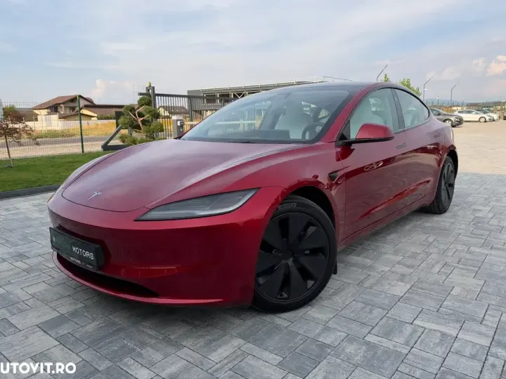 Tesla Model 3 Long Range AWD Premium