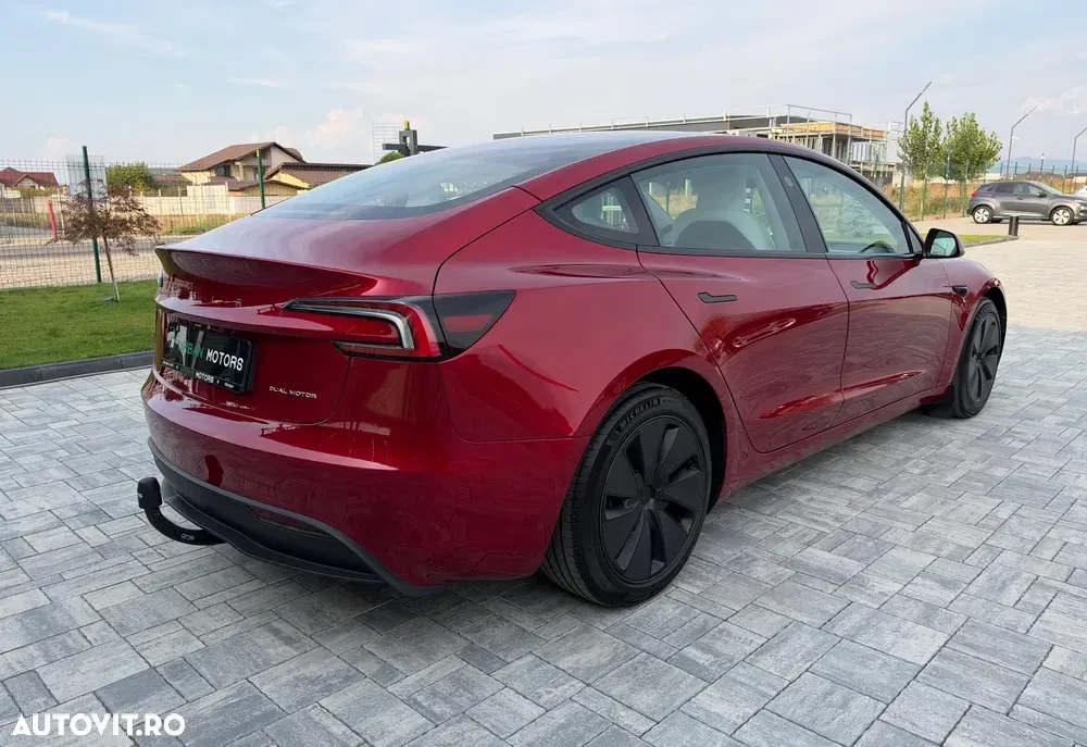 Tesla Model 3 Long Range AWD Premium — imagine 2
