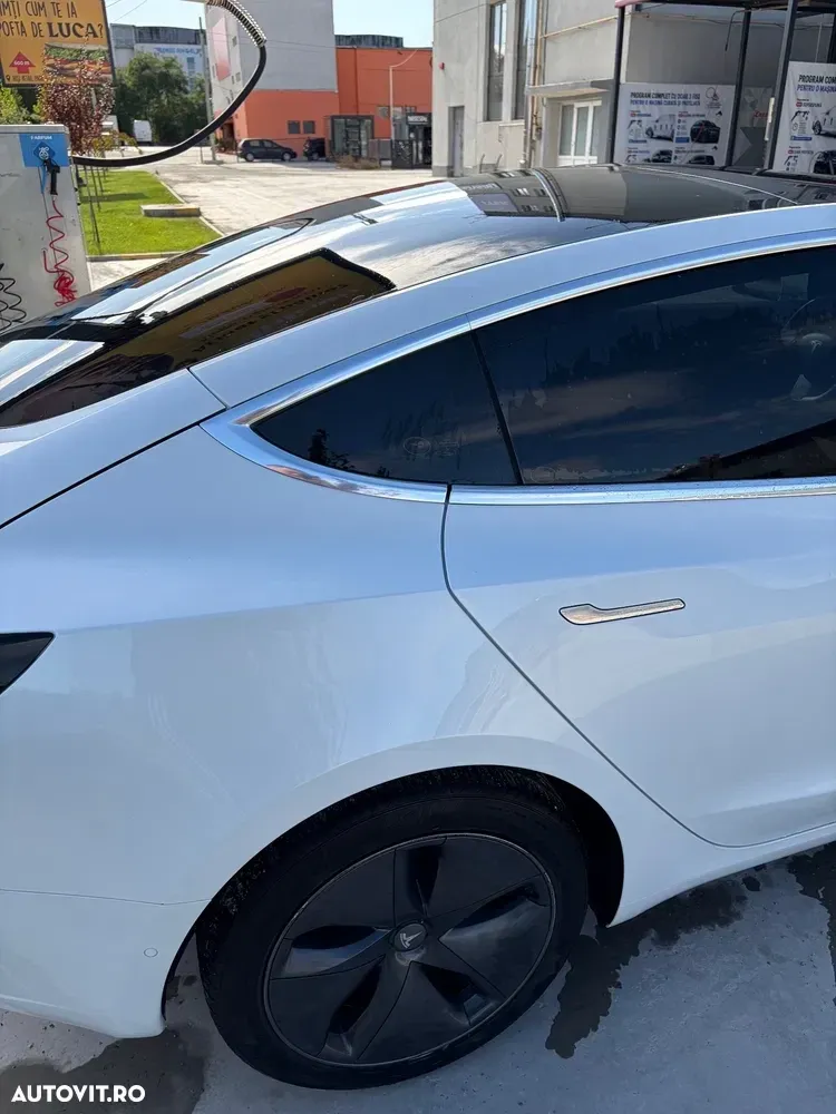 Tesla Model 3 — imagine 6