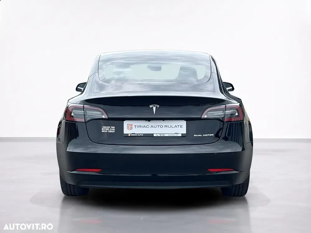 Tesla Model 3 — imagine 4