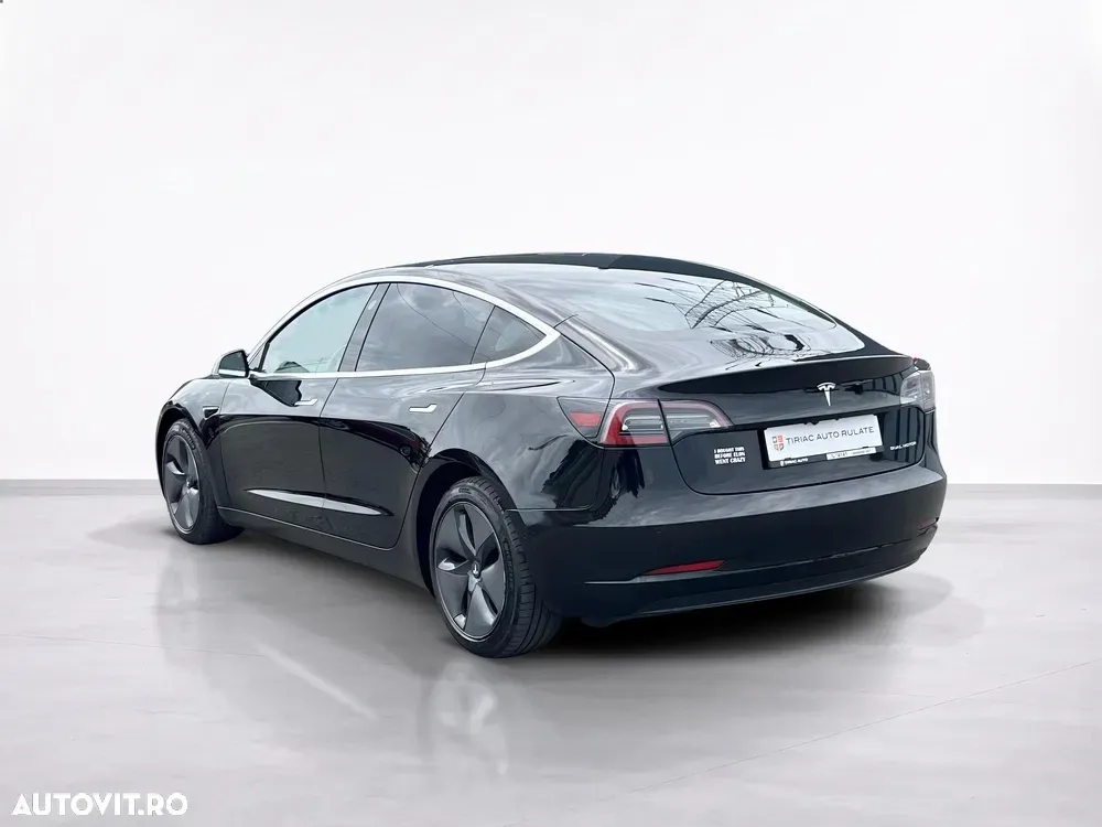 Tesla Model 3 — imagine 3