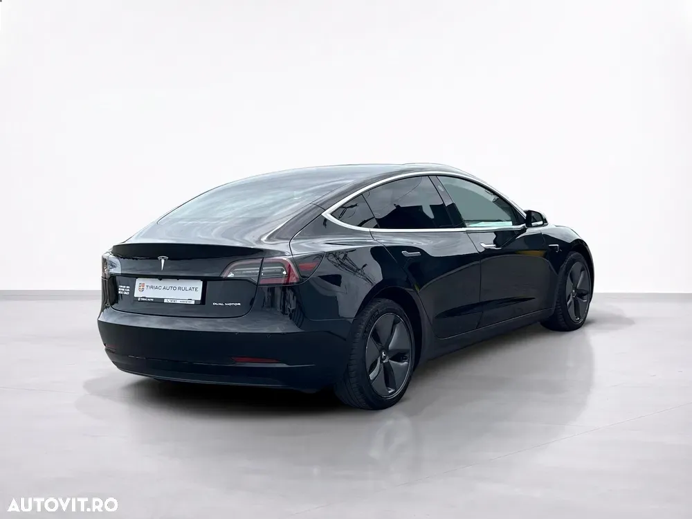 Tesla Model 3 — imagine 5