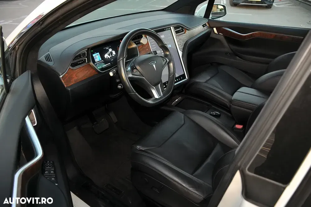 Tesla Model X — imagine 5
