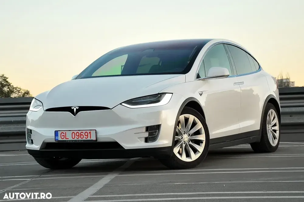 Tesla Model X — imagine 2