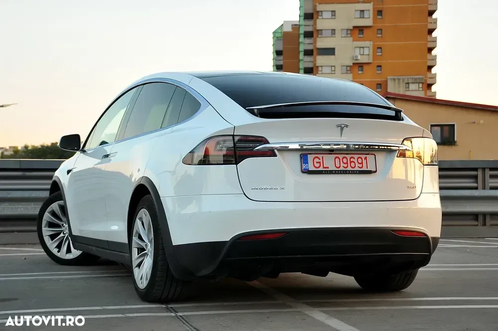 Tesla Model X — imagine 3