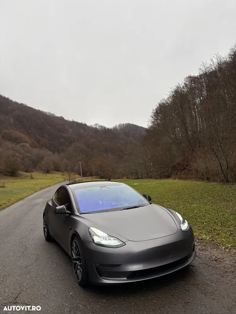 Tesla Model 3 — imagine 3