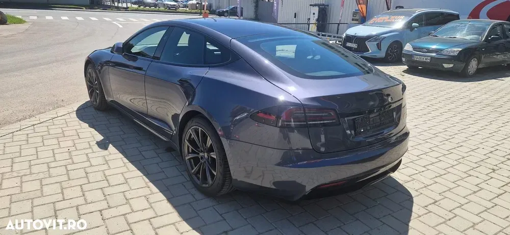 Tesla Model S — imagine 5